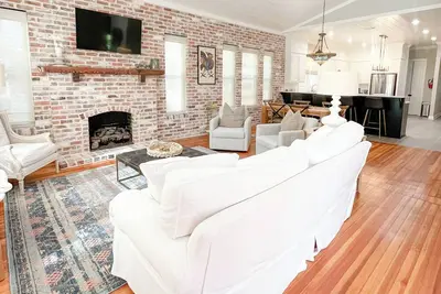 Image de Laurel Top Property, Downtown Walkable, King Bed