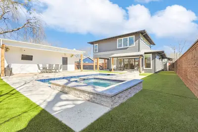 Image de Modern Home in the Heart of Old Town Roanoke with Pool!