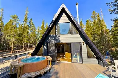 Image de The Elf Haus: Upscale A-Frame. Hot Tub. Dog Friendly. Elope. Close to Breck