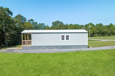 Image de Tiny cabin on 10 acres with pond