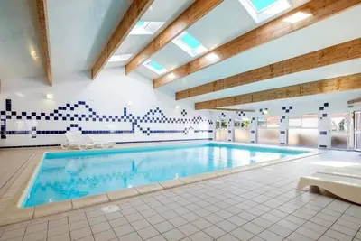 Image de Gîte avec accès piscines intérieure et extérieure du terrain de camping à 70m