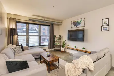 Image de Modern 2br Condo w/ Parking | Heart of Short North