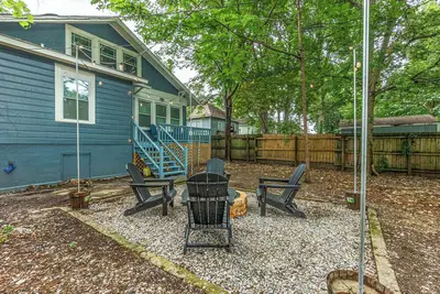 Image de Chic Midtown Retreat: 3br\/2ba\n\n