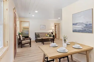 Image de Squam Lake 3 bed 3 bath (Suite #7)