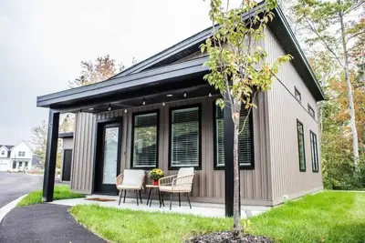 Image de Relaxing Retreat! 6 Miles from the beach and close to Portland!