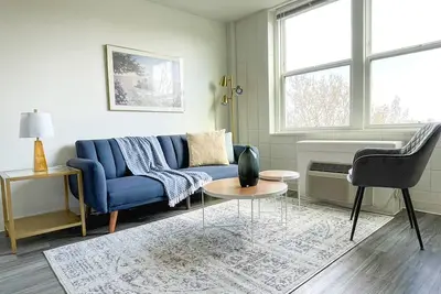 Sleepover: Lively 1bd/1ba + Gym - Cincinnati\n