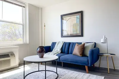 Sleepover: Extraordinary 1bd/1ba +Gym - Cincinnati
