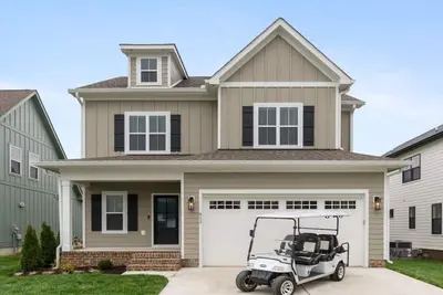 Image de Lakeside Retreat with Golf Cart, Game Room, Fireplace, Pool