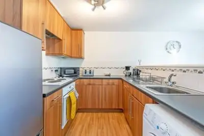 Two Bed Apt near the Airport