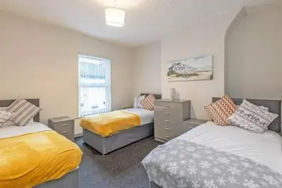 2 Bedroom House Near Anfield