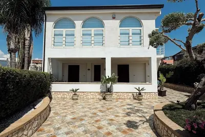 Image de \" La Terrazza sul Tramonto \" Apartment in a villa near the sea in San Leone.