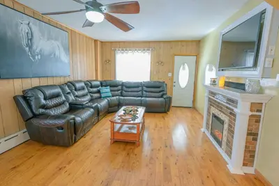Image de Experience comfort near entertainment! 5-min drive to Santander Arena