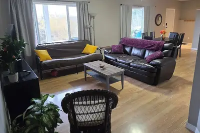 Image de Spacious 2 bedroom suite near Wood Lake with a view. Family/pet friendly!