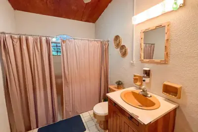 Image de Beautiful oceanfront property with private pool located on a private beach.