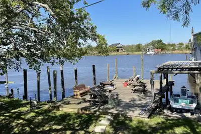 Image de Waterfront Bayou living only 30 minutes from New Orleans, Dock Fishing