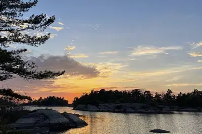 Image de Cozy 2-bedroom cottage in Pointe au Baril