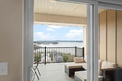 Image de Branson Getaway: Spacious Retreat with Stunning Lake Views & Tickets Included!