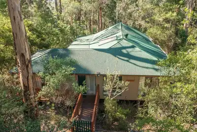 Image de Beach, forest, wineries, town. Family, pet friendly, or romantic interlude.
