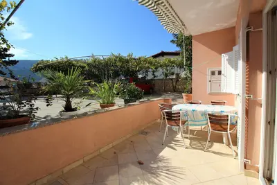 Image de Appartement de trois chambres avec la terrasse Baska, Krk (A-22725-i)