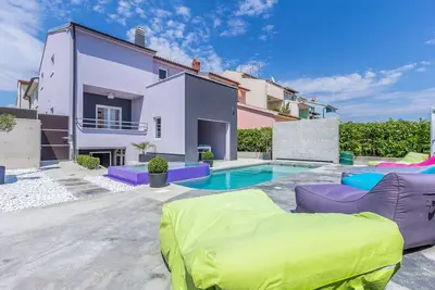 Image de Appartement de deux chambres avec la terrasse Pjescana Uvala, Pula (A-22778-a)