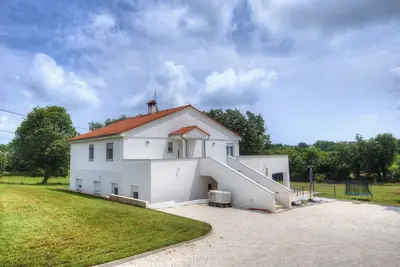 Image de Appartement de deux chambres avec la terrasse Valtura, Pula (A-22791-a)