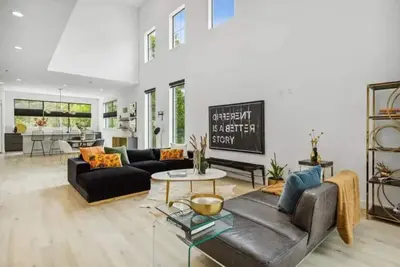 Well-appointed, modern, bright, open, 3 level