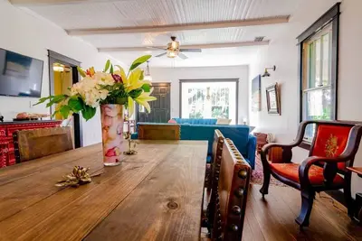 Image de Old Florida Charm Arts District 3br Steps to River