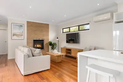 Image de Luxurious 3-Bed Home with Outdoor Spa by Beach