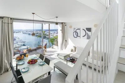 Image de 243-Fully Renovated-Puerto Banus Marbella Front Line Penthouse