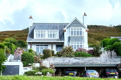 Image de Luxury beach-front House with fantastic sea views in Woolacombe with parking