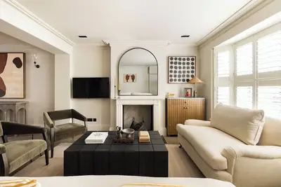 Image de This house is a 4 bedroom(s), 2 bathrooms, located in London, .