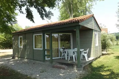 Image de Chalet 4 pers avec piscine chauffée, terrasse couverte et Tv, à 1 km des commerces de Maurs