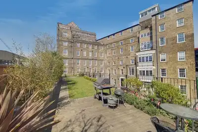 Image de Stylish Greenwich Loft with Concierge & Roof Garden. Fast Links to the City.