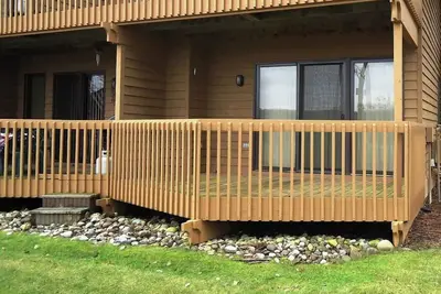 Image de Newly Remodeled, Condo Steps to Golf & Ski