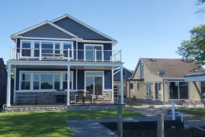 Image de Lake front luxury new house located across from famous Cabana Blues Resort