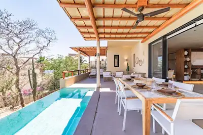 Image de Upscale Ocean View Living with Private Pool and Beach Access