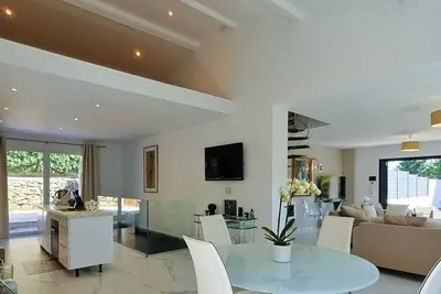 Image de Villa élégante avec piscine à Saint-Tropez