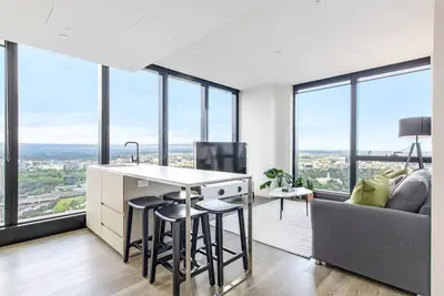 Image de Olive Alcove A Sweeping Skyline Sanctuary near Cbd