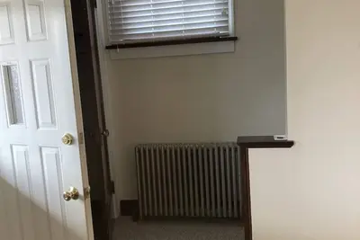 Image de East of Pgh spacious house-2 brms+office-2ba-new kitchen-safe nbhd, off-st pkg