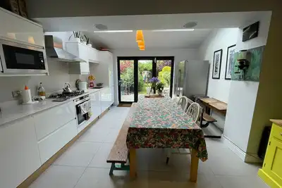 Image de Peaceful 3 bedroom house in Bromley with off street parking and private garden