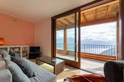 Image de Willow Apartment with Lakeview by Wonderful Italy