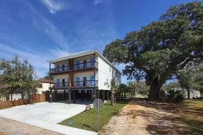 Image de Four Palms Unit C, 500ft to Beach, Walk 2 Casinos!
