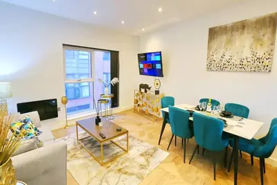 Image de Large Central Flat Walk To City Centre In 5 Mins - Pass the Keys