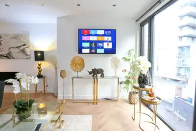 Image de Super King Penthouse Minutes from Arndale Centre - Pass the Keys