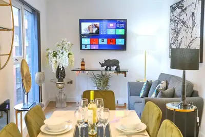 Image de Stunning New Build Flat 2 Min Walk To City Center - Pass the Keys