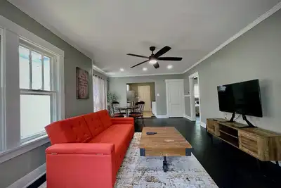 Image de Conveniently Located Modern Bungalow