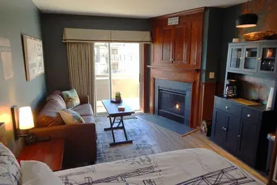 Image de Allegheny Springs #114 - Front Row Studio! by RedAwning