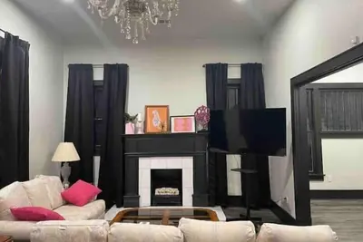 Image de 6 Bedroom home with a shabby chic touch! \n