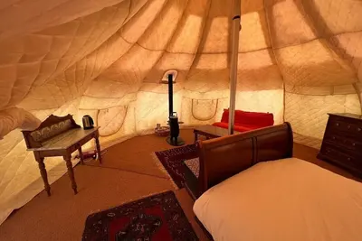 Image de Ash-Tente-Salle de bain partagée-de Luxe-Vue sur le bois