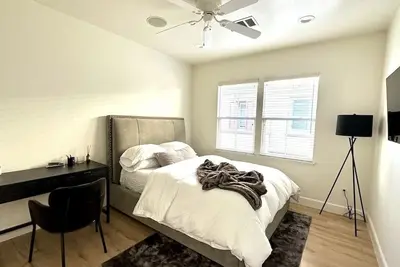 Image de Luxurious 2 bed 2 bath Townhome